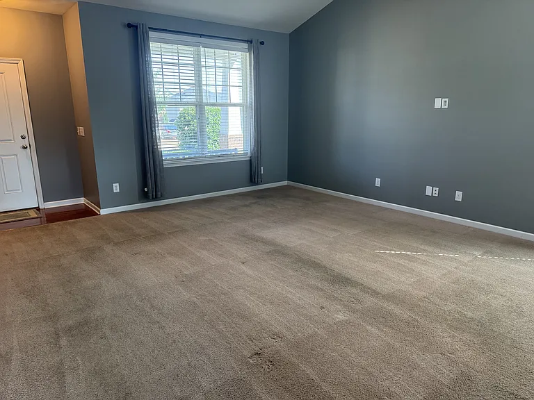 605 Foster Ln — Photo 4