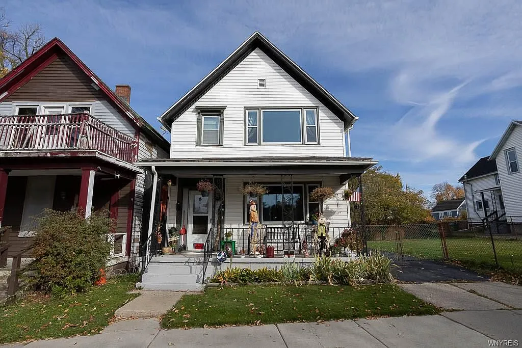 122 Potomac Ave photo 1