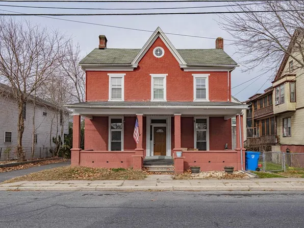 11 Main St, Walnutport, PA 18088