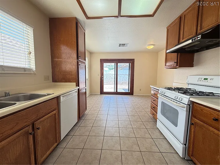 7756 Cobden Ct — Photo 5