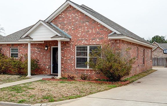 3rd image of 2834 Summer Hill Cir