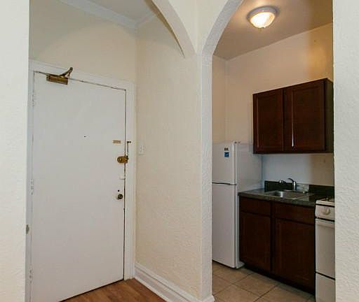 5th image of 4829 N Damen #1321