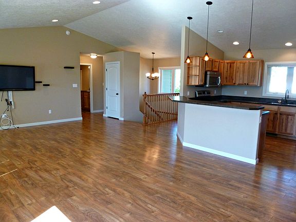 5th image of 308 39th Ave NE