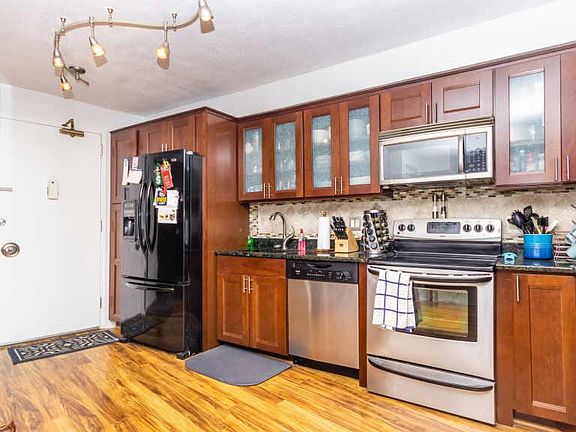 5th image of 300 N State St APT 2830