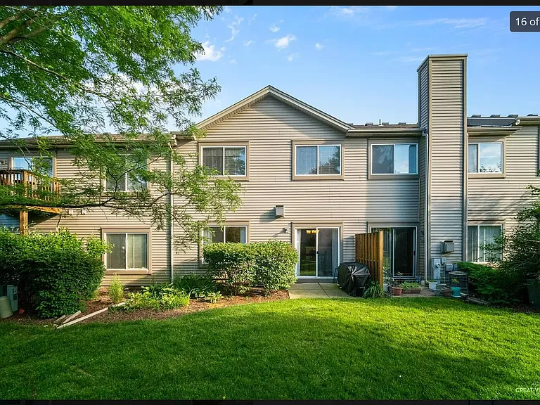 1076 Parkhill Cir — Photo 7