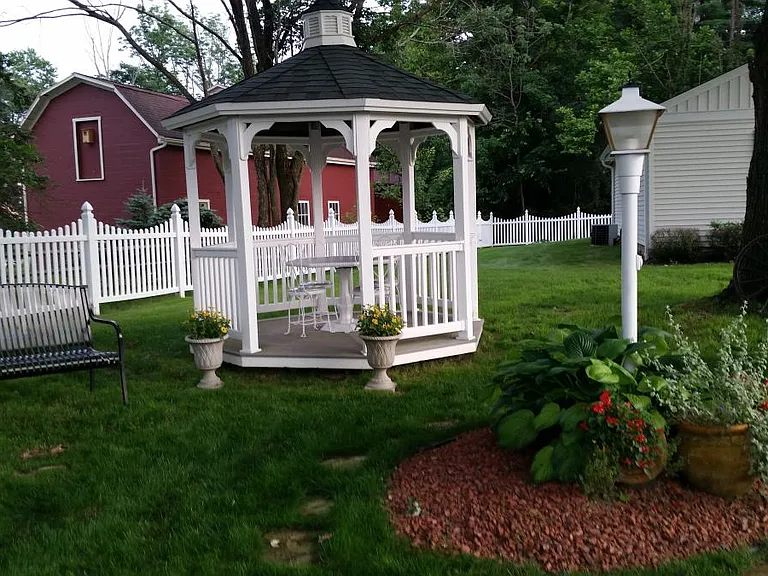 60 Colonial Estates Dr — Photo 15