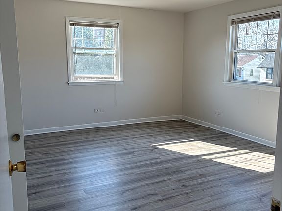 3rd image of 162 E Elmhurst Ave #2C