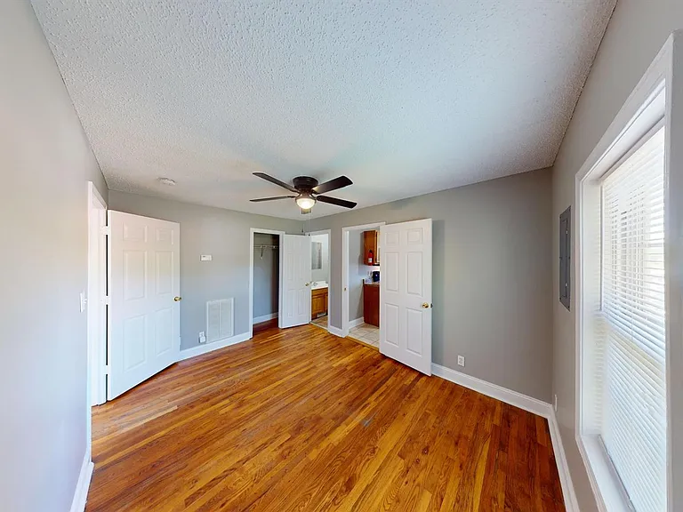 308 Gill St — Photo 4