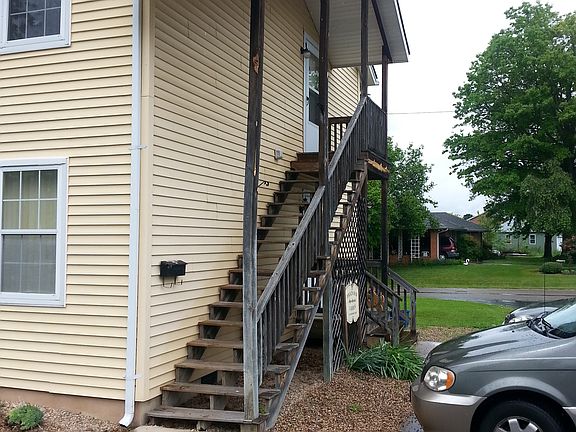 2nd image of 215 Morgan Ave APT A