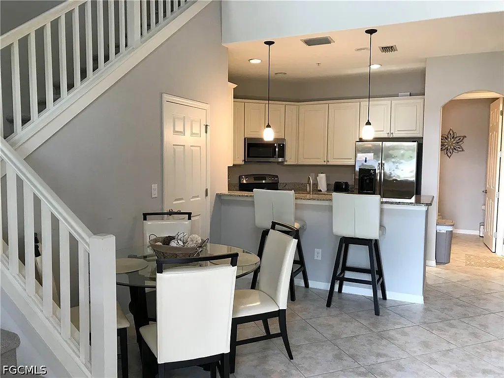 1 bed, 2.5 bath, 1345 sqft, $6,000 — Photo 3