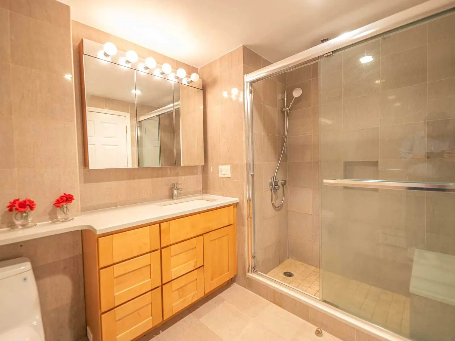 2 bed, 923 sqft, $3,000 — Photo 2
