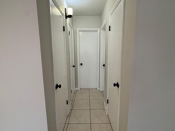 4th image of 325 NW 15th St #11399595