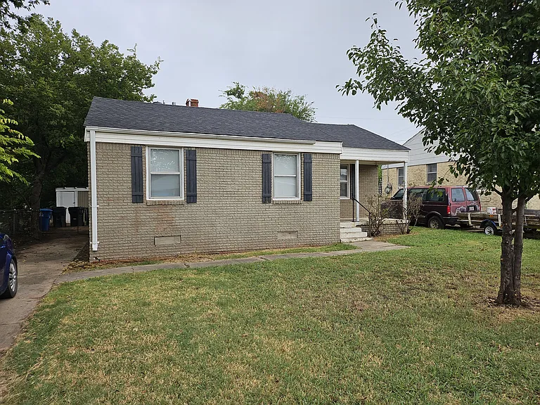 513 E Boeing Dr — Photo 2