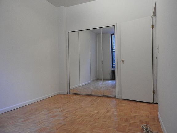 4th image of 58 W 48th St #33
