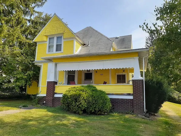 313 High St, Hopedale, OH 43976
