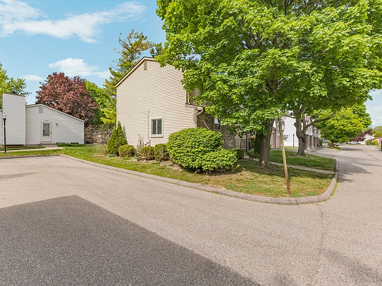 2907 Roundtree Dr — Photo 37