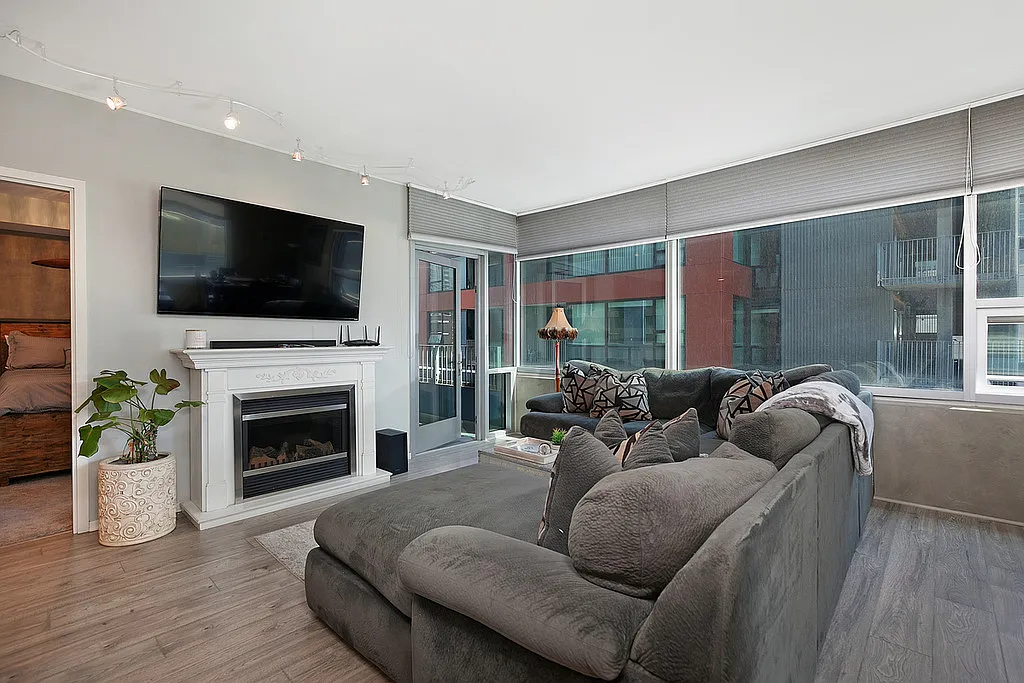 2 bed, 2.0 bath, $4,875 — Photo 2