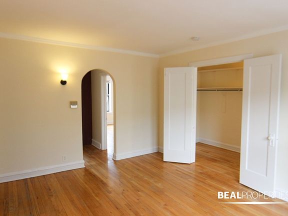 2nd image of 2112 W Ainslie St #N3
