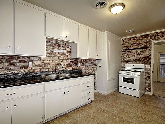 4th image of 1517 Los Robles Blvd
