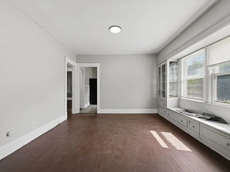 11611 Fairport Avenue — Photo 22