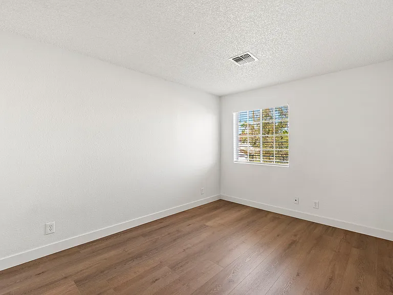 1811 S 39th St #23 — Photo 16