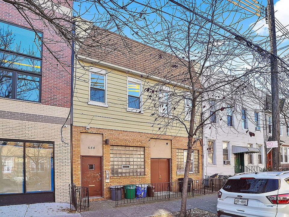 1st image of 688 Woodward Ave