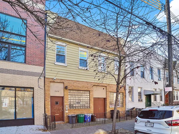 688 Woodward Ave, Flushing, NY 11385