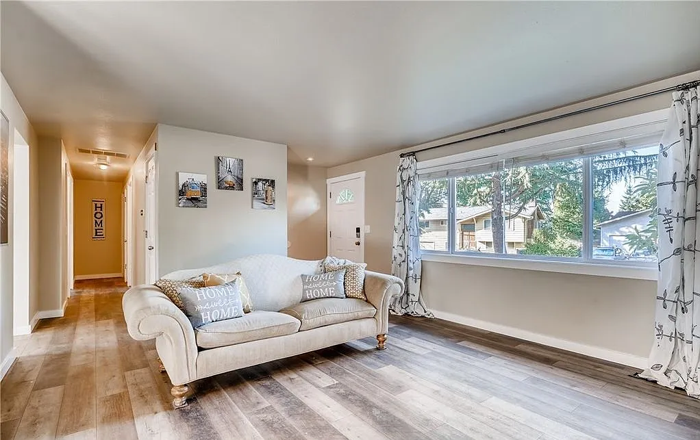 3 bed, 1320 sqft, $3,800 — Photo 4