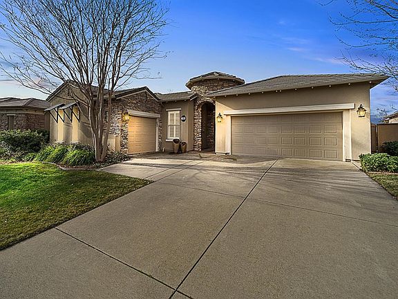 3rd image of 106 Powfoot Pl
