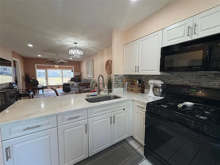 1606 Flint Dr W — Photo 6