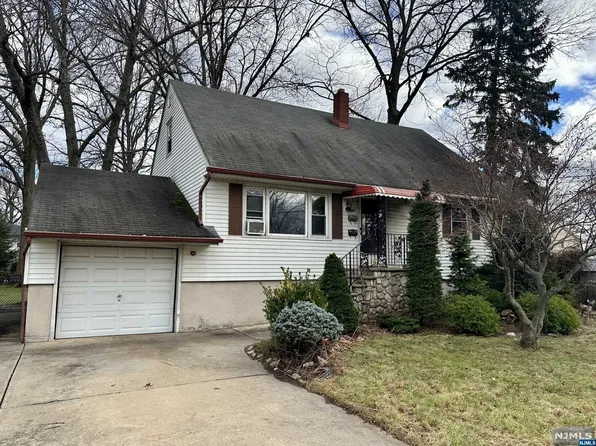 8 Hegner Ct, South Hackensack, NJ 07606