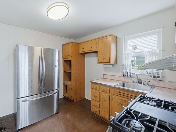 5th image of 32 Merkel Dr