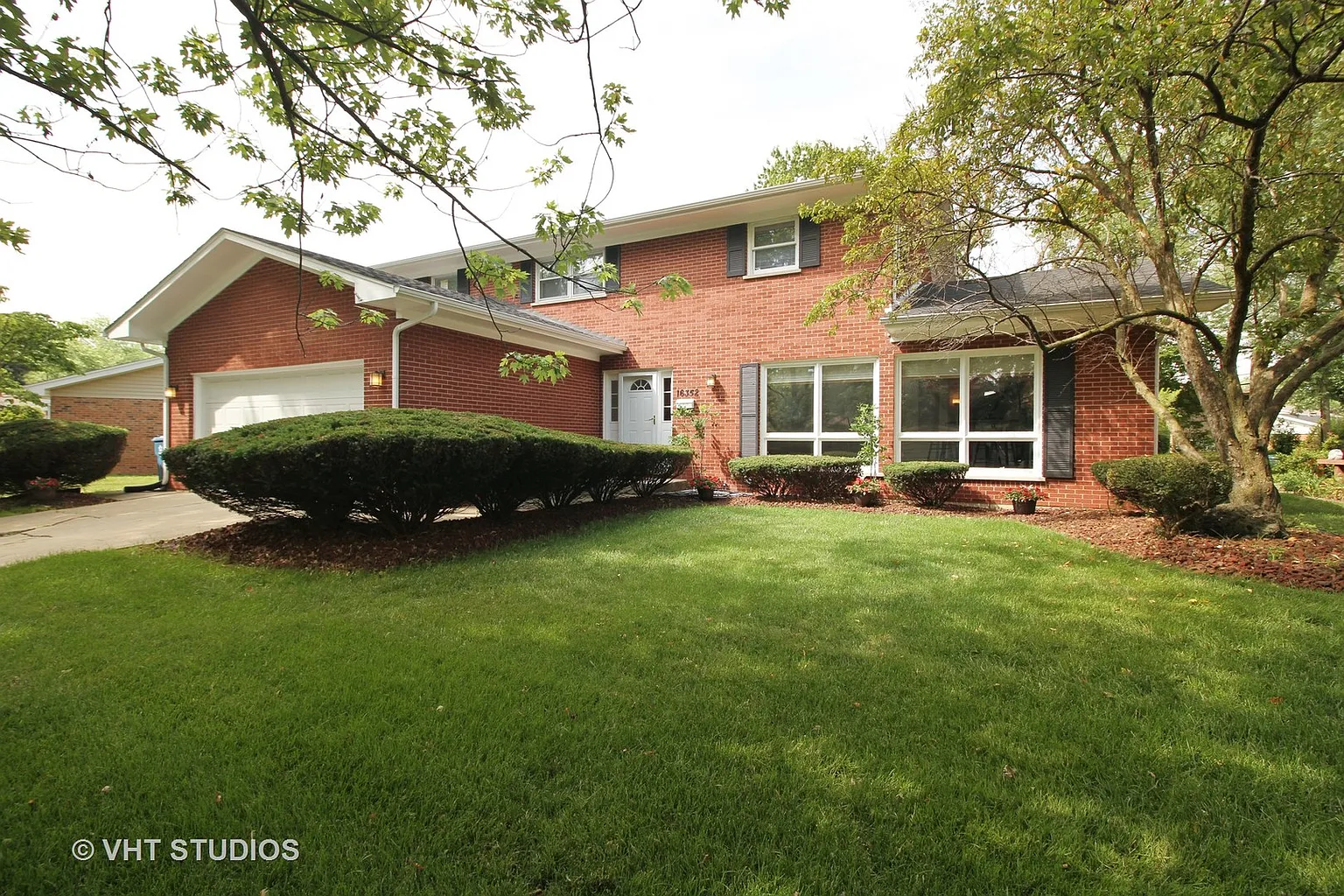 16352 Kenwood Ave photo 1
