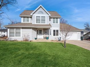 1612 Hidden Hollow Ln NW, Cedar Rapids, IA 52405