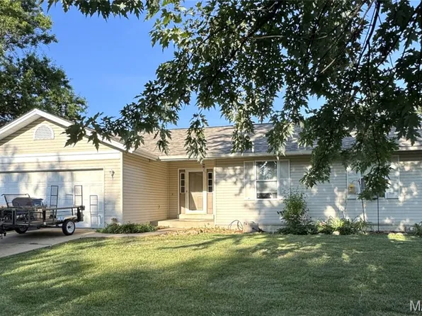 16 S Lang Dr, O'Fallon, MO 63366