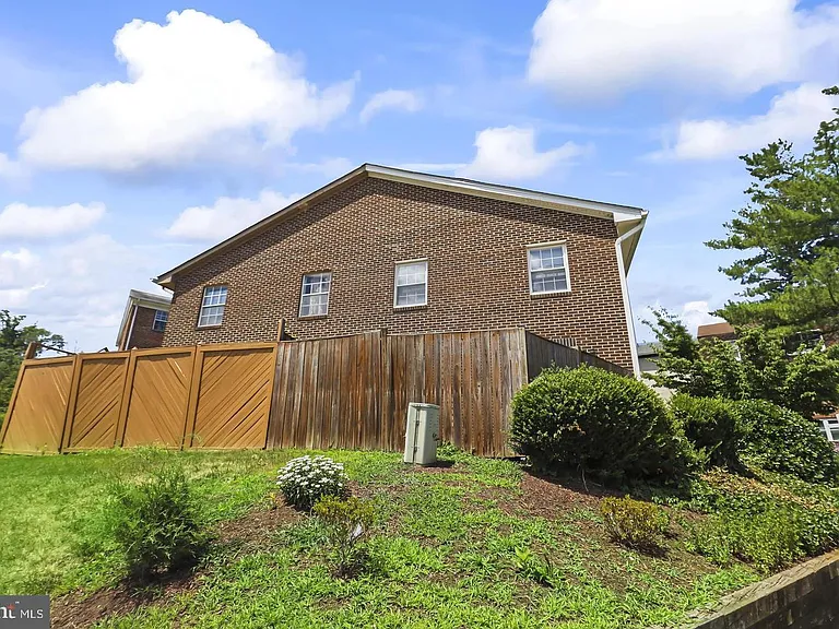 9904 Hagel Cir — Photo 27