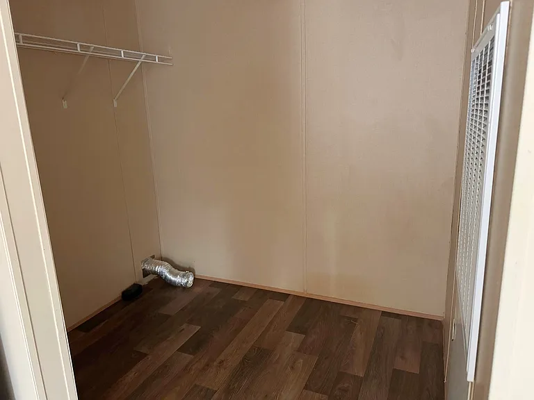 565 Travis Way — Photo 10