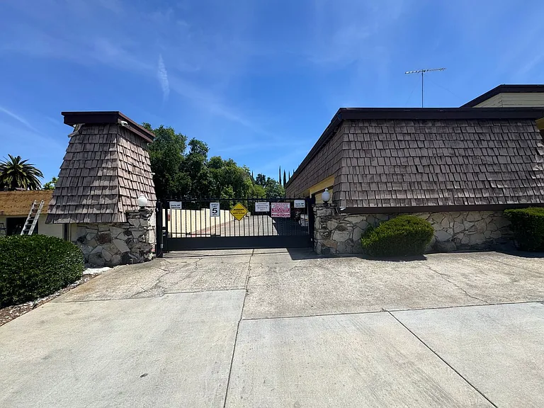 Lauren Garden Villas — Photo 23