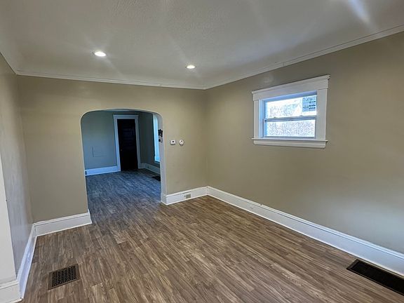 3rd image of 470 Arbor Rd