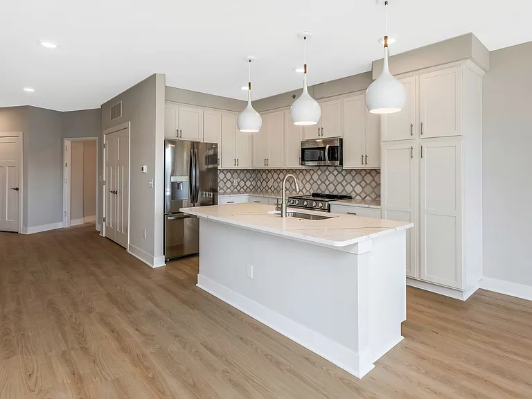 32 W College Ave #202 — Photo 9