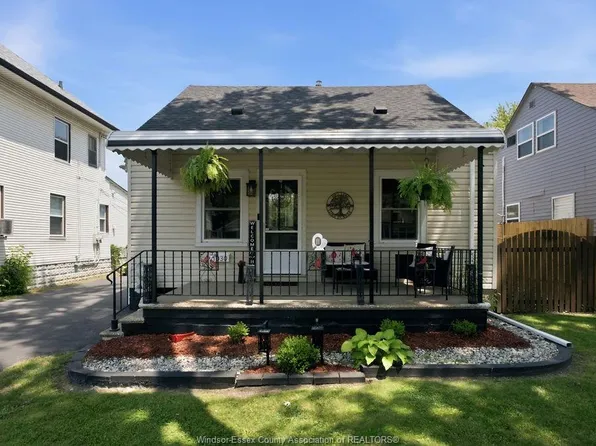 1030 Campbell Ave, Windsor, ON N9B 2J3