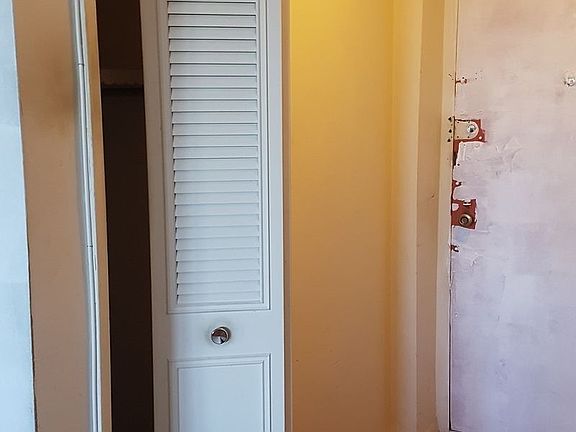 4th image of 465 E 7th St APT 4S
