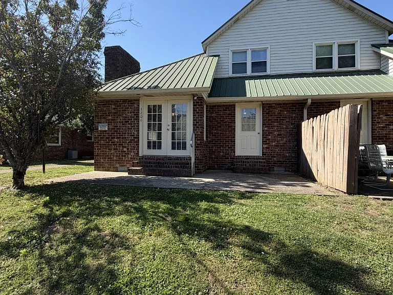 1206 Hamilton Dr — Photo 1