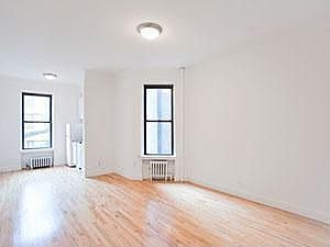 4th image of 1 E 84th St