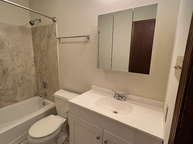 305 W Esplanade Ave #A — Photo 16