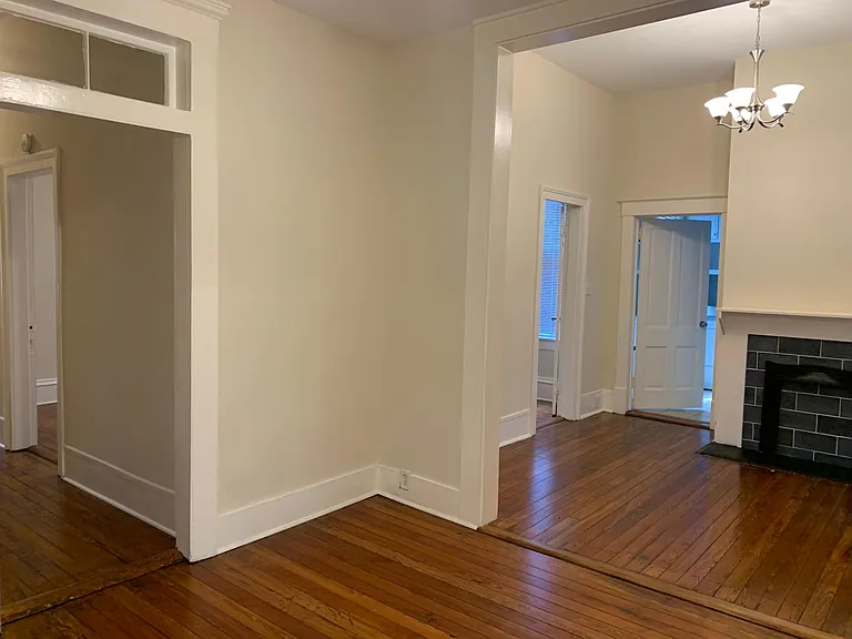903 Montgomery St — Photo 25