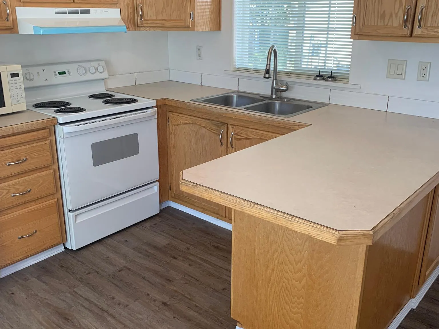 8 Peregrine Dr — Photo 3