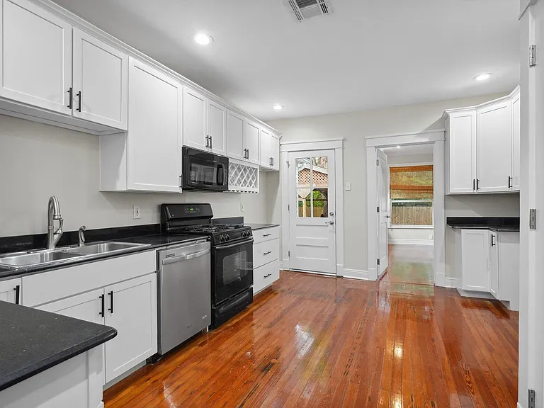2519 Octavia St — Photo 19