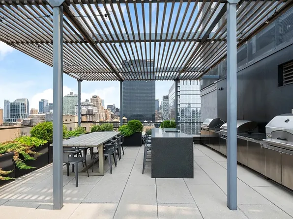 225 West 28th Street image 7 of 21