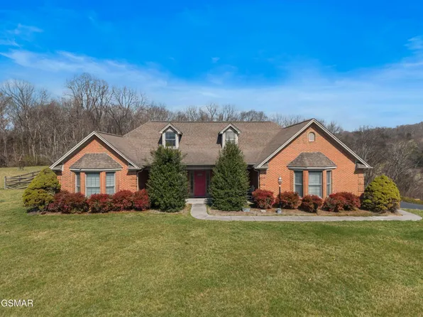 1141 Carolina Dr, Dandridge, TN 37725